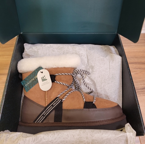 Emu Shoes - EMU Australia Blurred Chestnut boots, size US 9